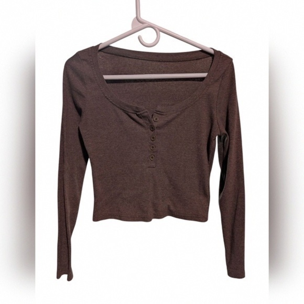 Long Sleeve Scoop Neck Henley Top in Brown